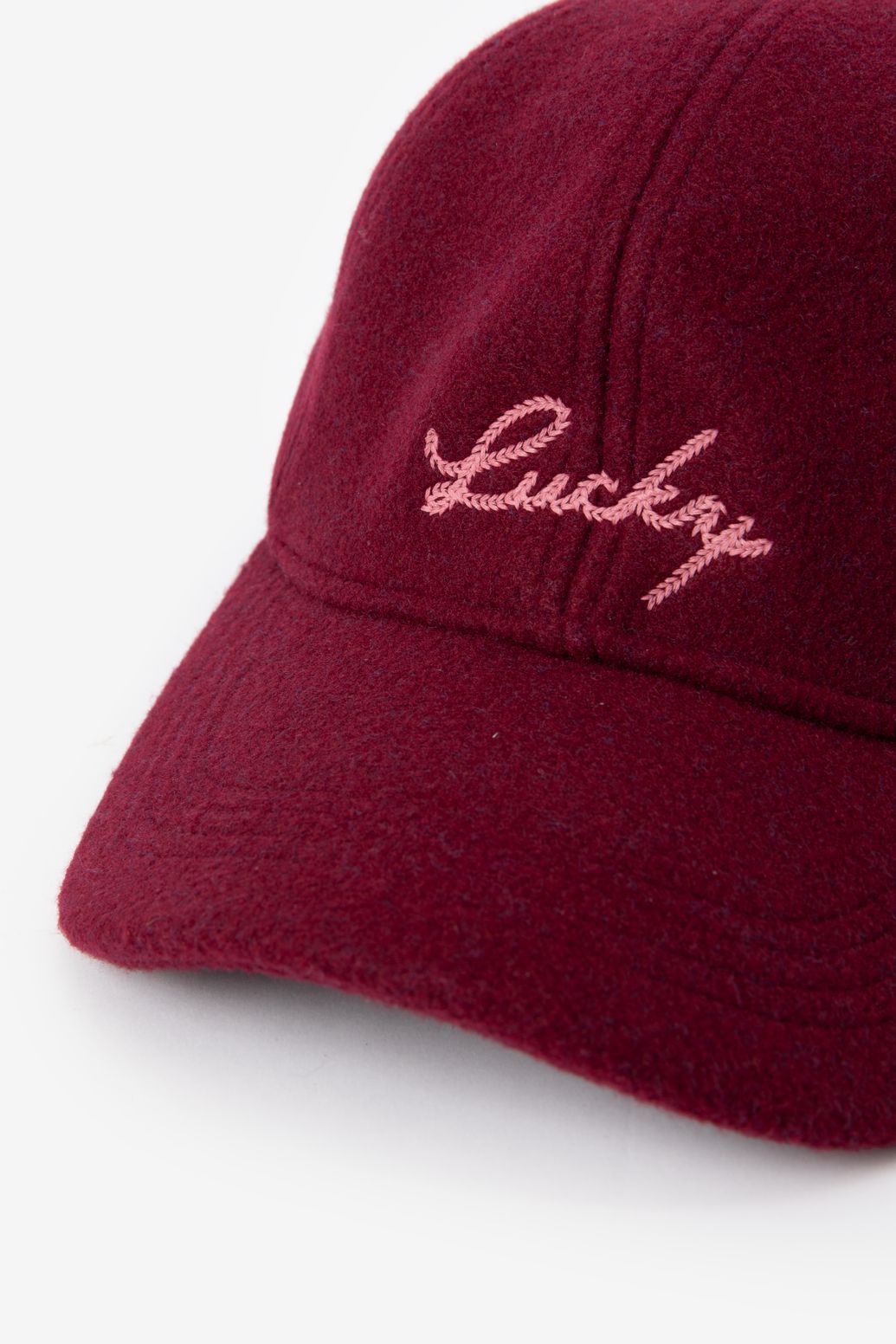 Donkerrode wollen pet