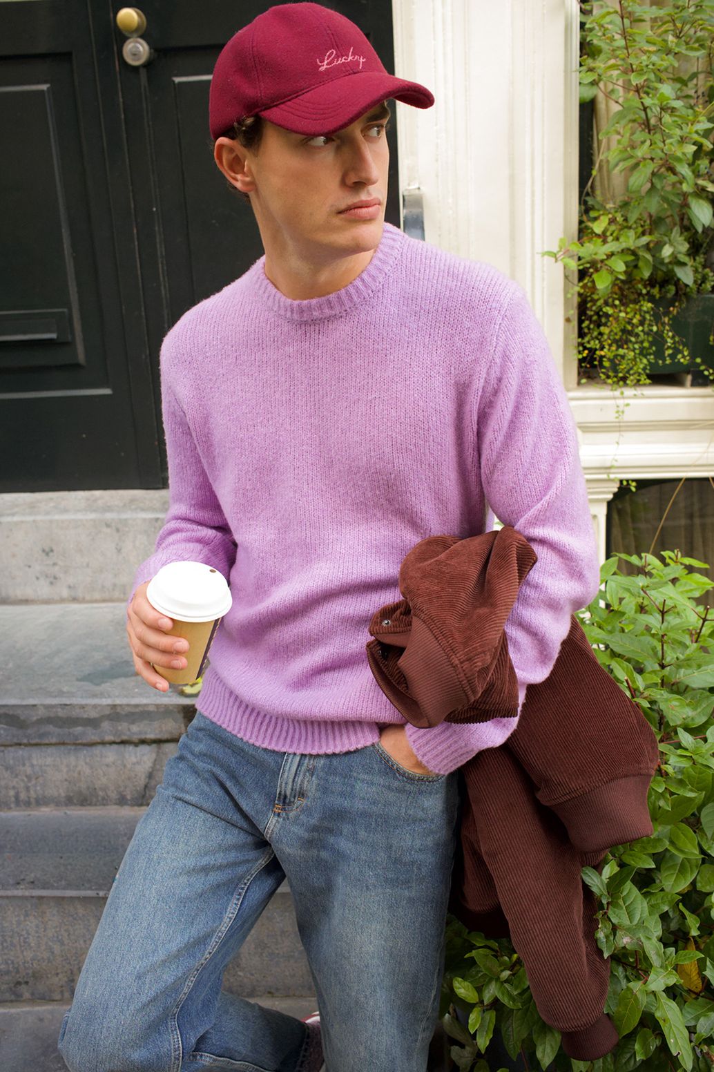 Donkerrode wollen pet