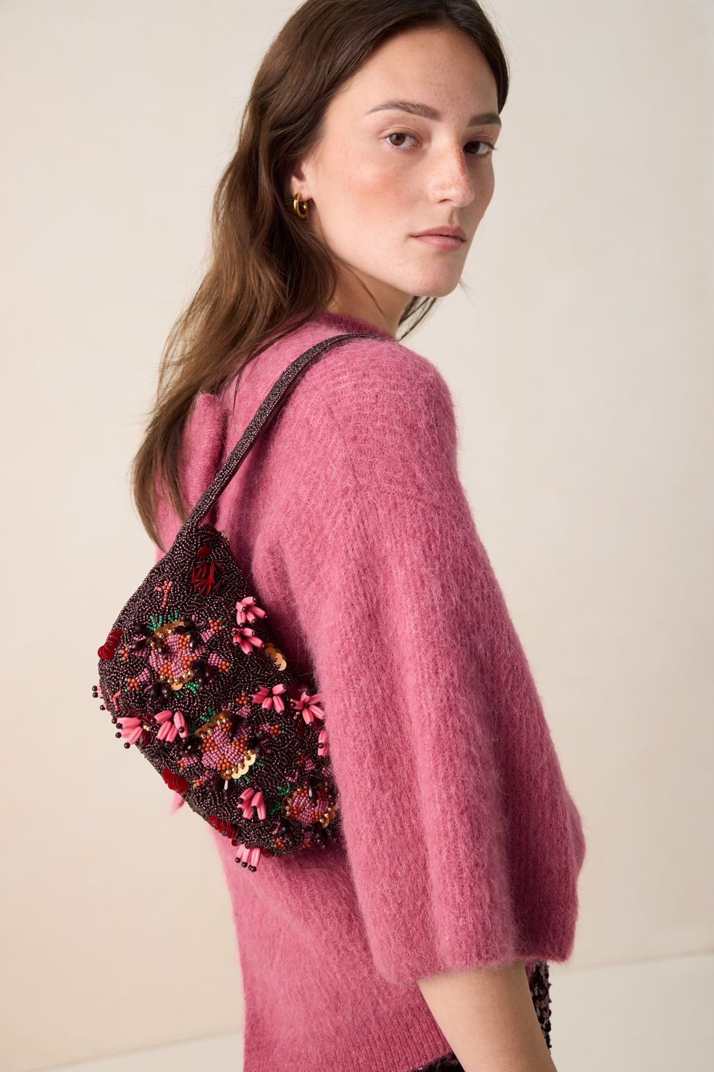 Schultertasche mit Perlen - dunkelrot