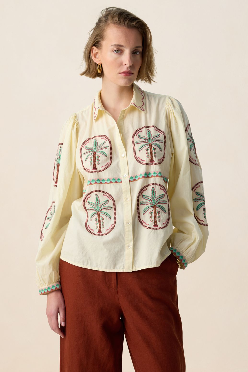 Lichtgele blouse met embroidery