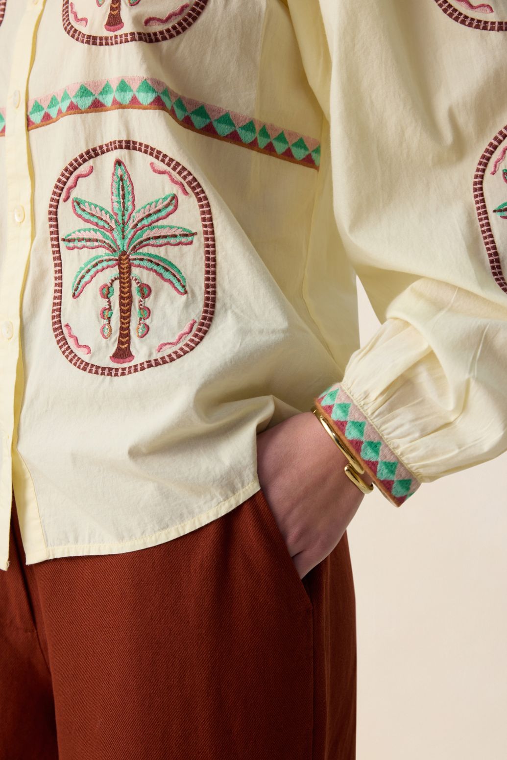 Lichtgele blouse met embroidery