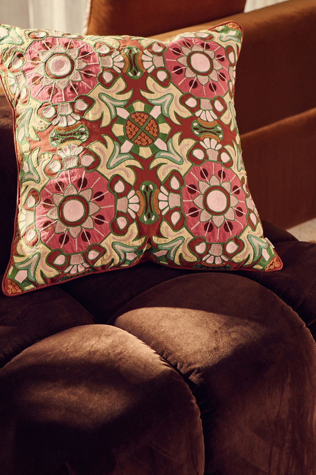 Multicolour kussen met mozaïek print