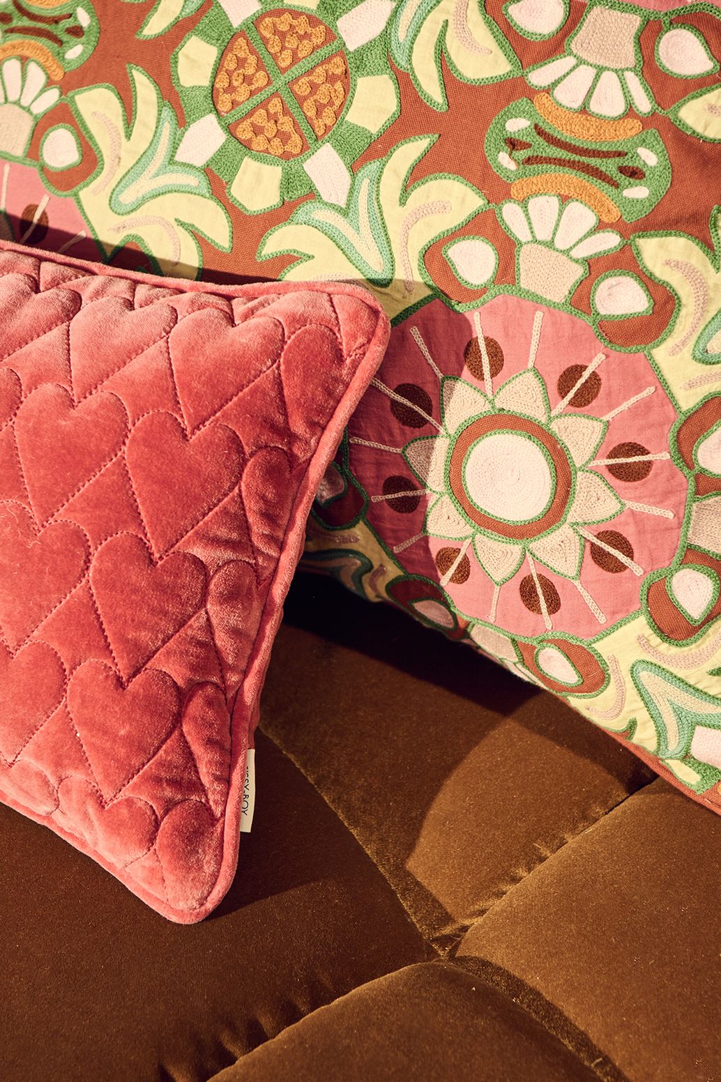 Multicolour kussen met mozaïek print