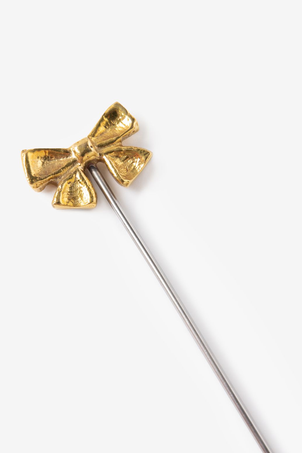 Goudkleurige prikkers met strik