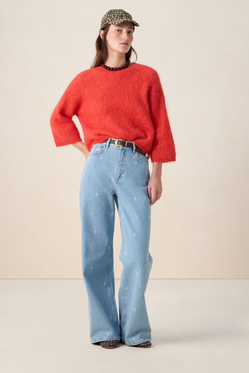 High Rise Jeans mit Blumenstickerei - blau