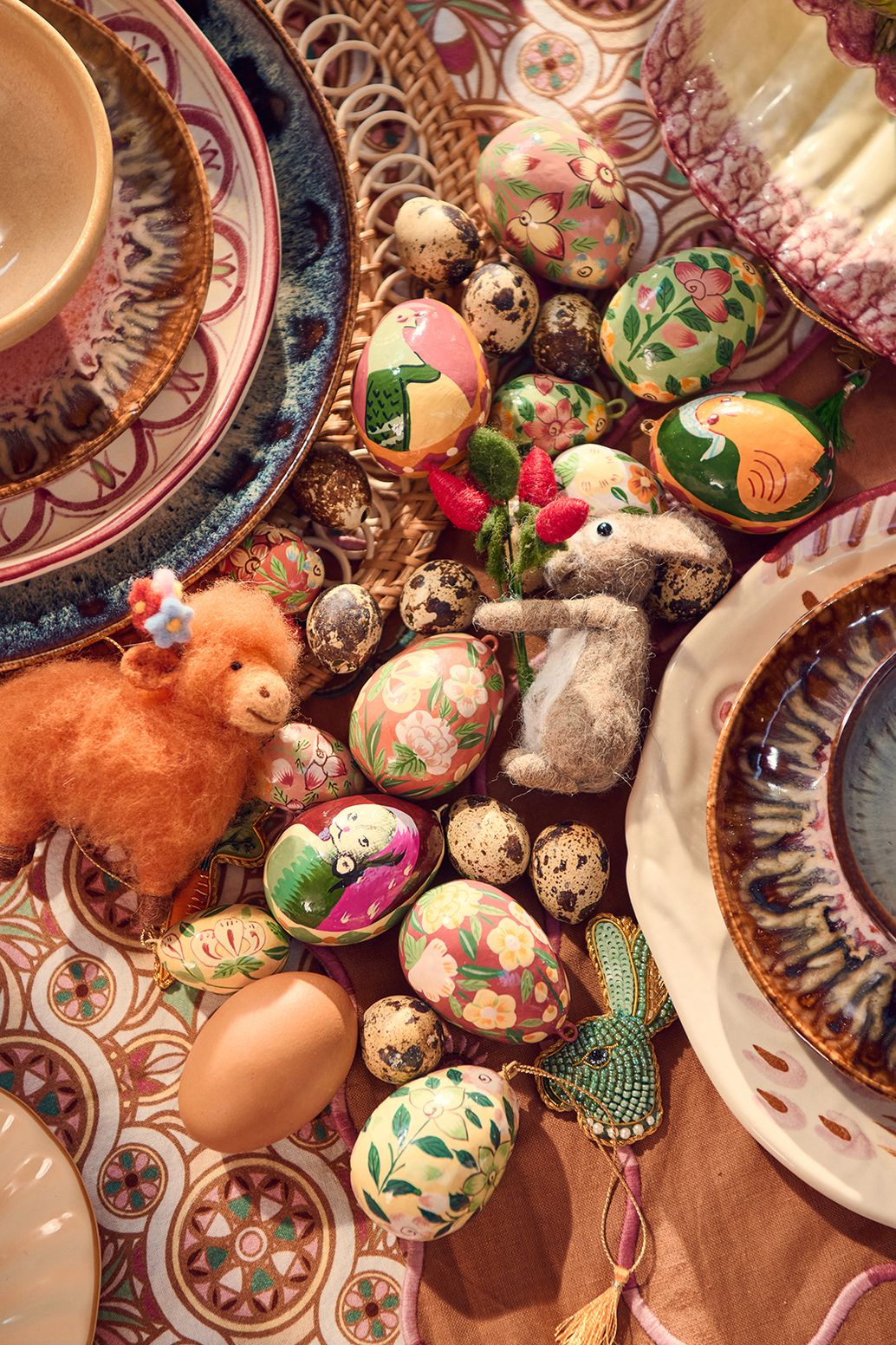 Œuf de Pâques avec fleurs - rose foncé