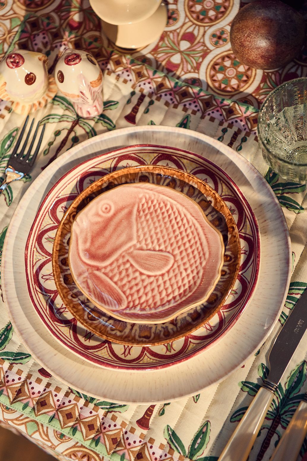 Donkerroze vis dessertbord