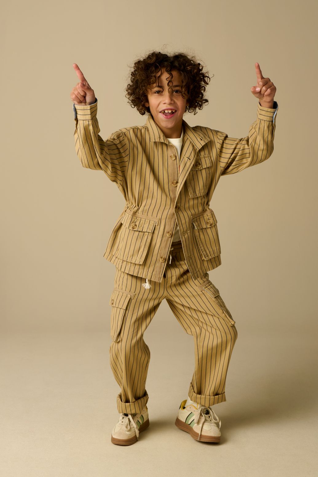 Gestreifter Denim-Jogger - hellbraun