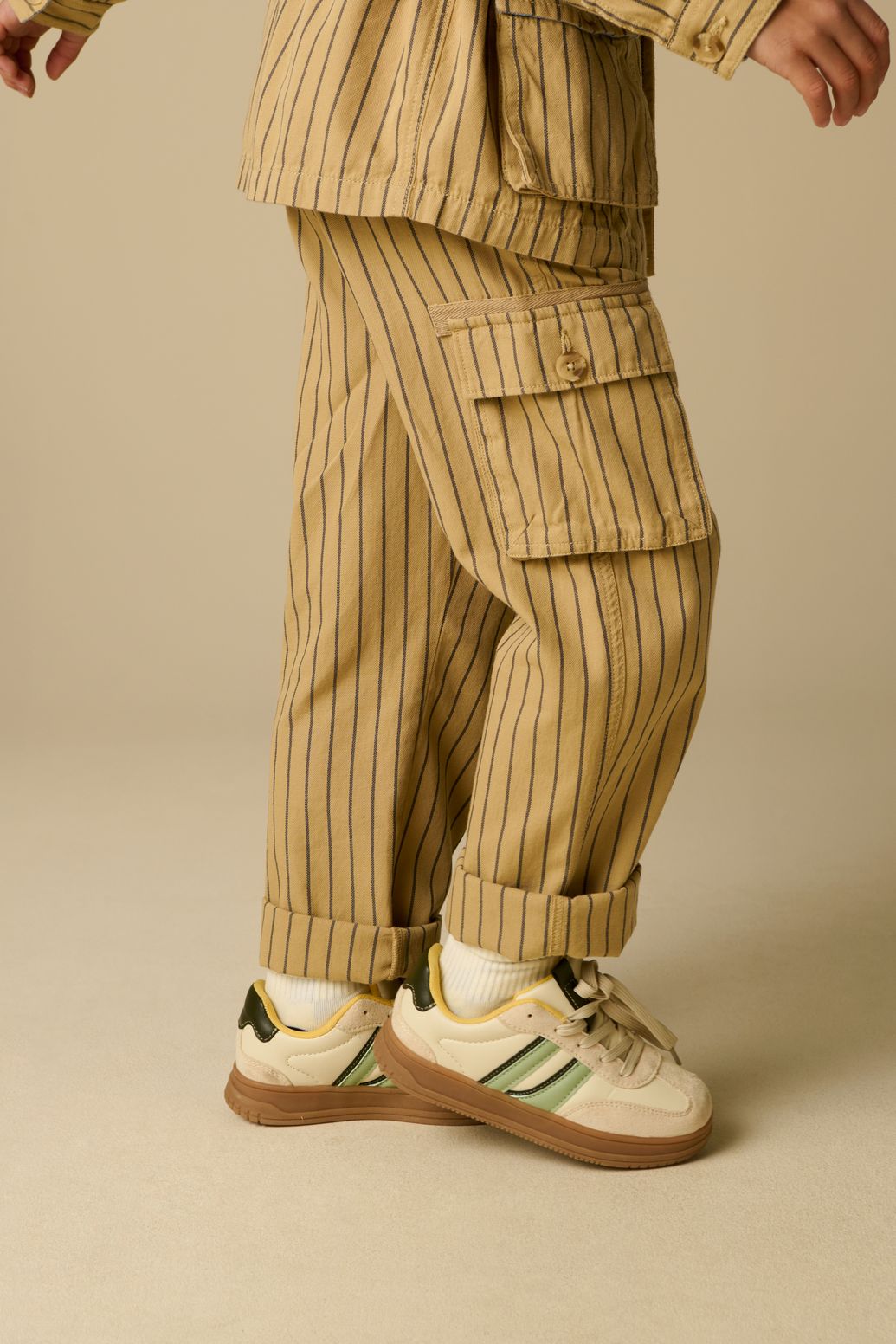 Gestreifter Denim-Jogger - hellbraun