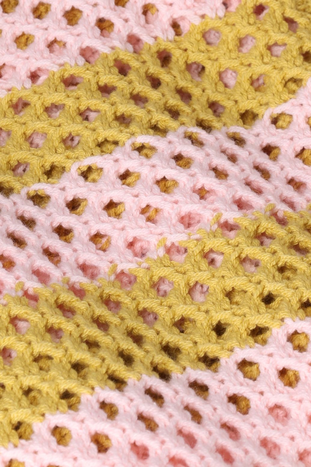 Gele gebreide polo met strepen