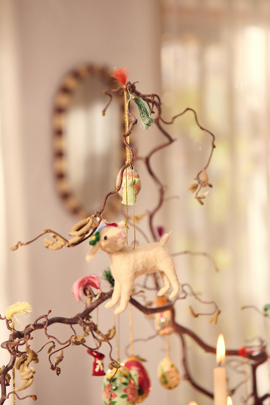 Osterornament aus Filz Ziege - weiß