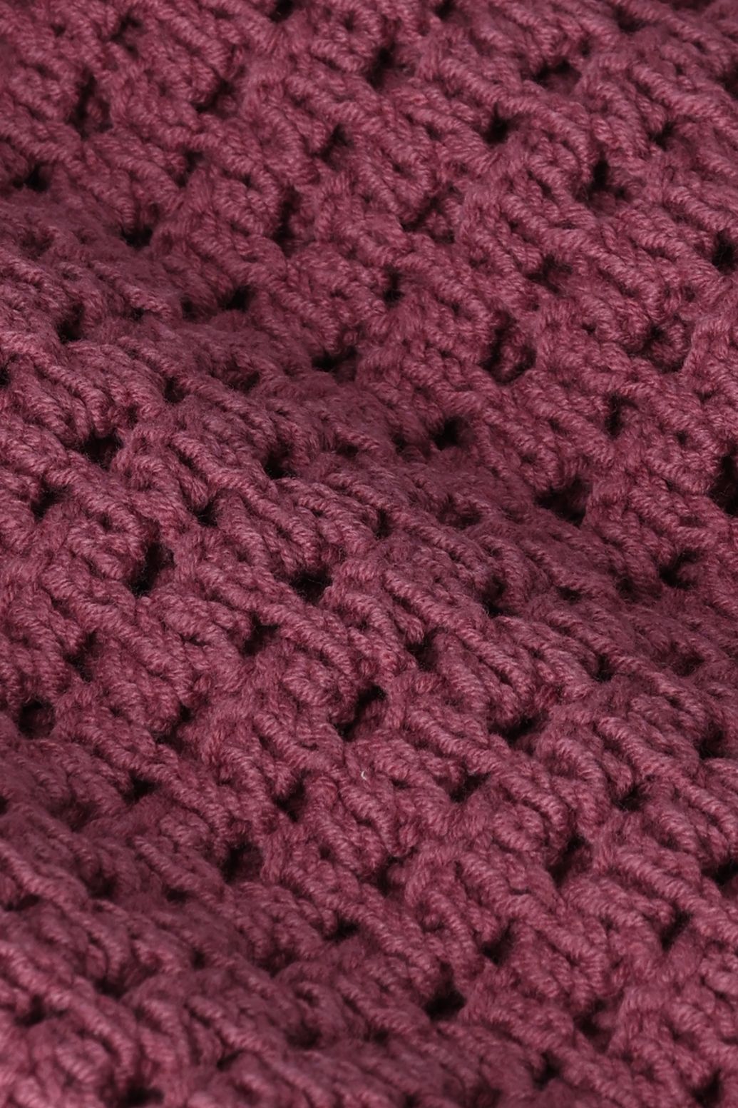 Donkerroze gebreide trui