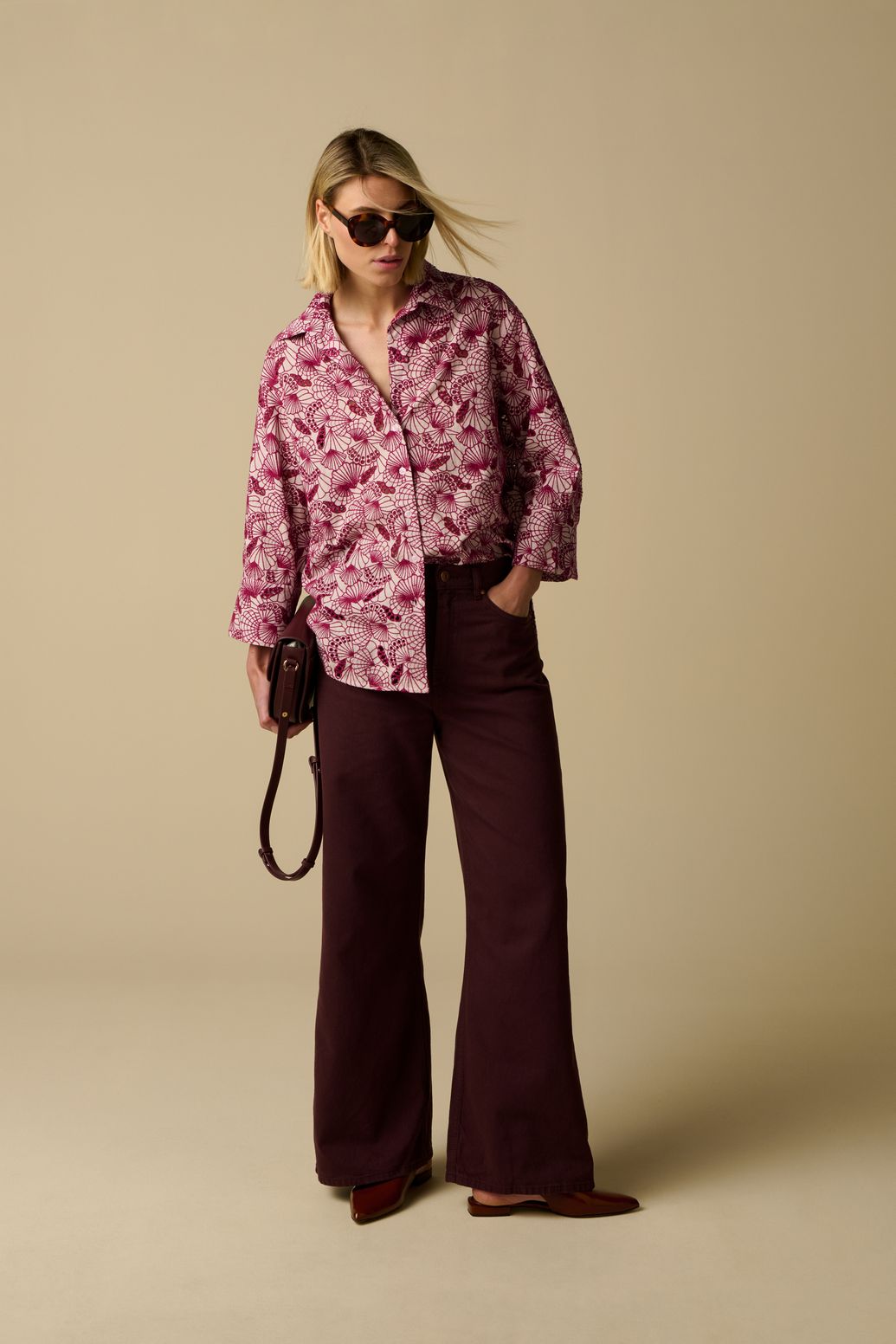 Lichtroze blouse met schelpen broderie