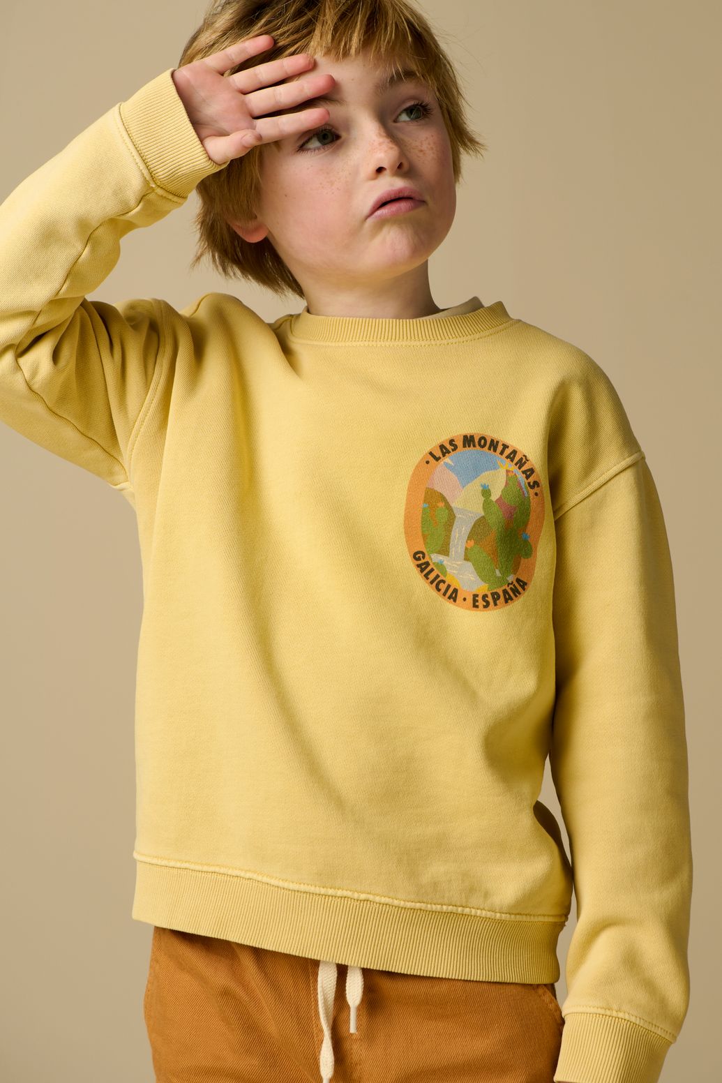 Gele sweater met artwork