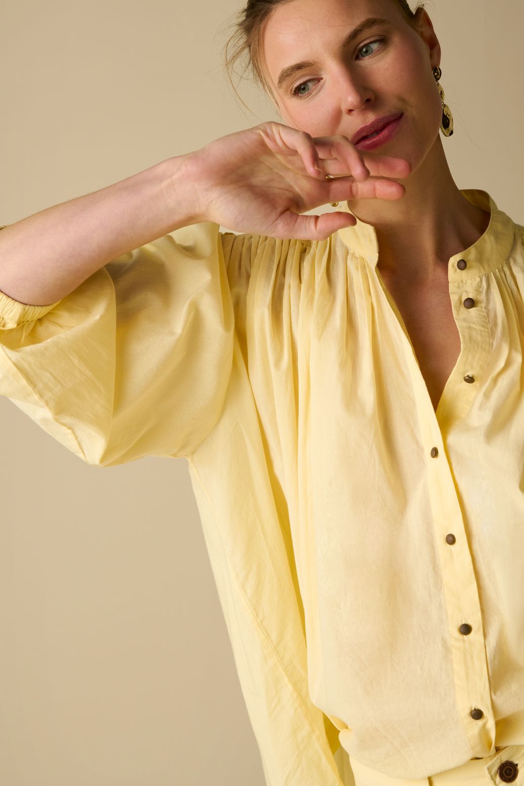 Lichtgele blouse