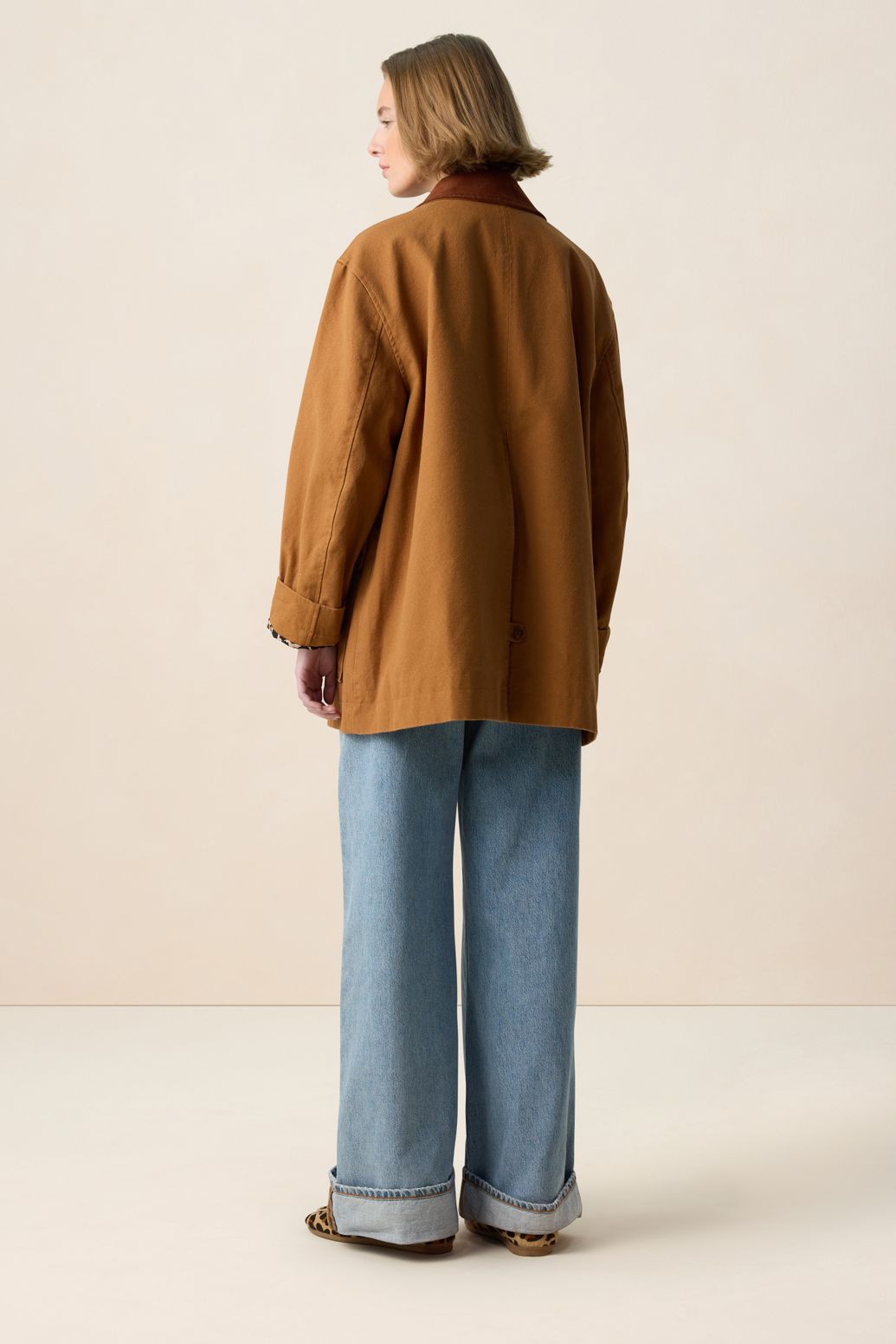 Bruine jas met corduroy kraag