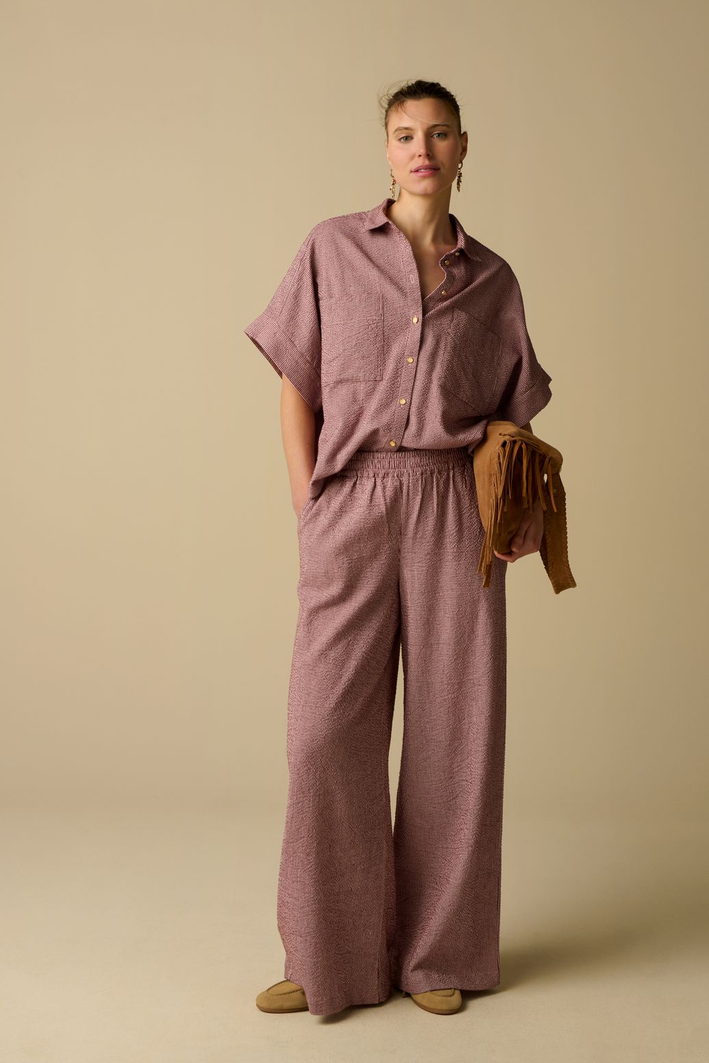 Donkerrode gestreepte wide leg broek