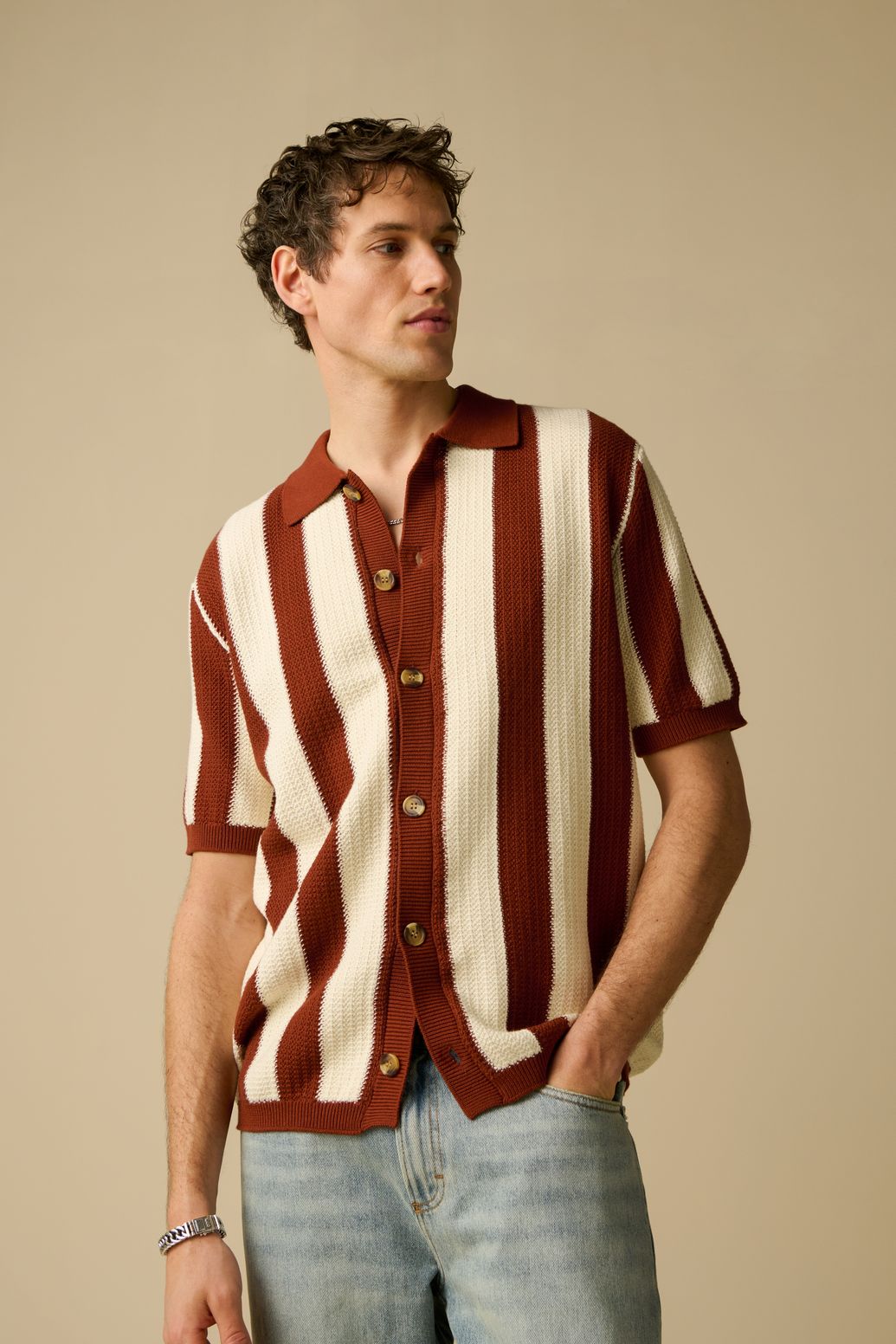 Donkerbruin vest met strepen