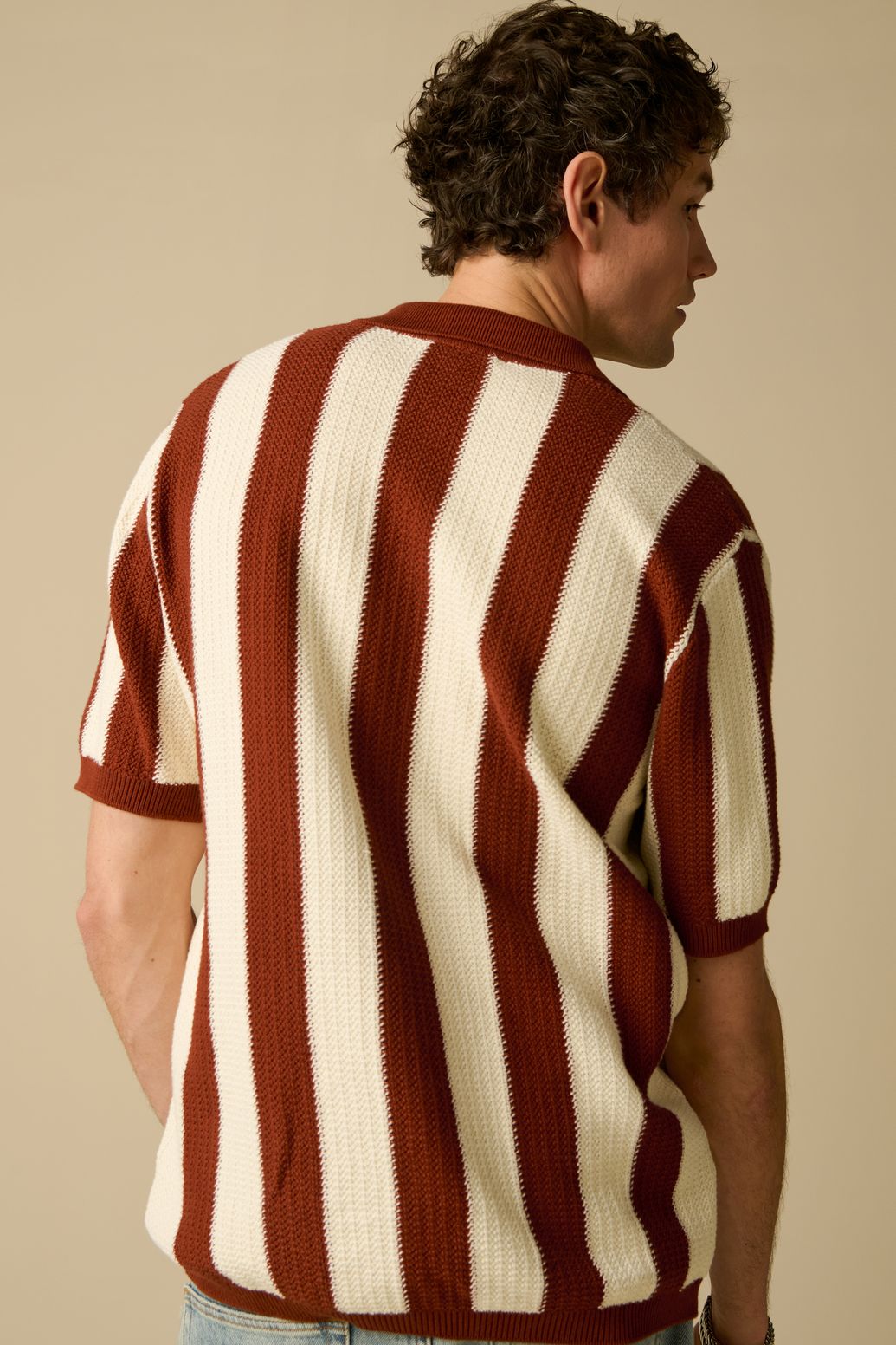 Gestreifte Strickjacke - dunkelbraun