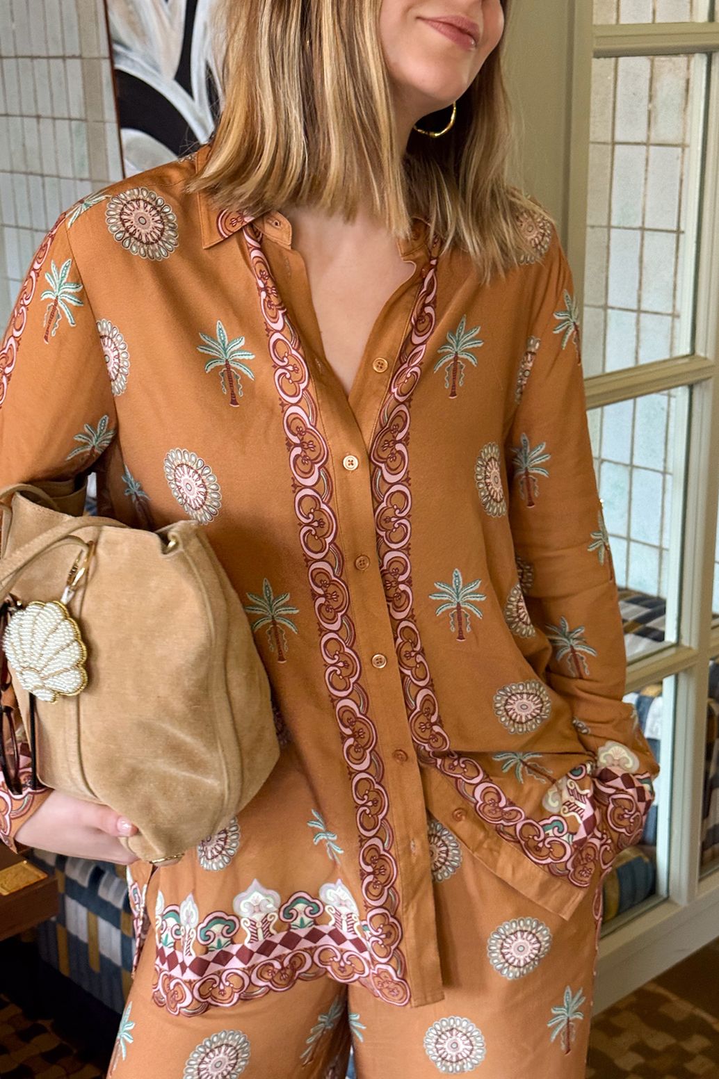 Bluse mit Palmenmuster - braun