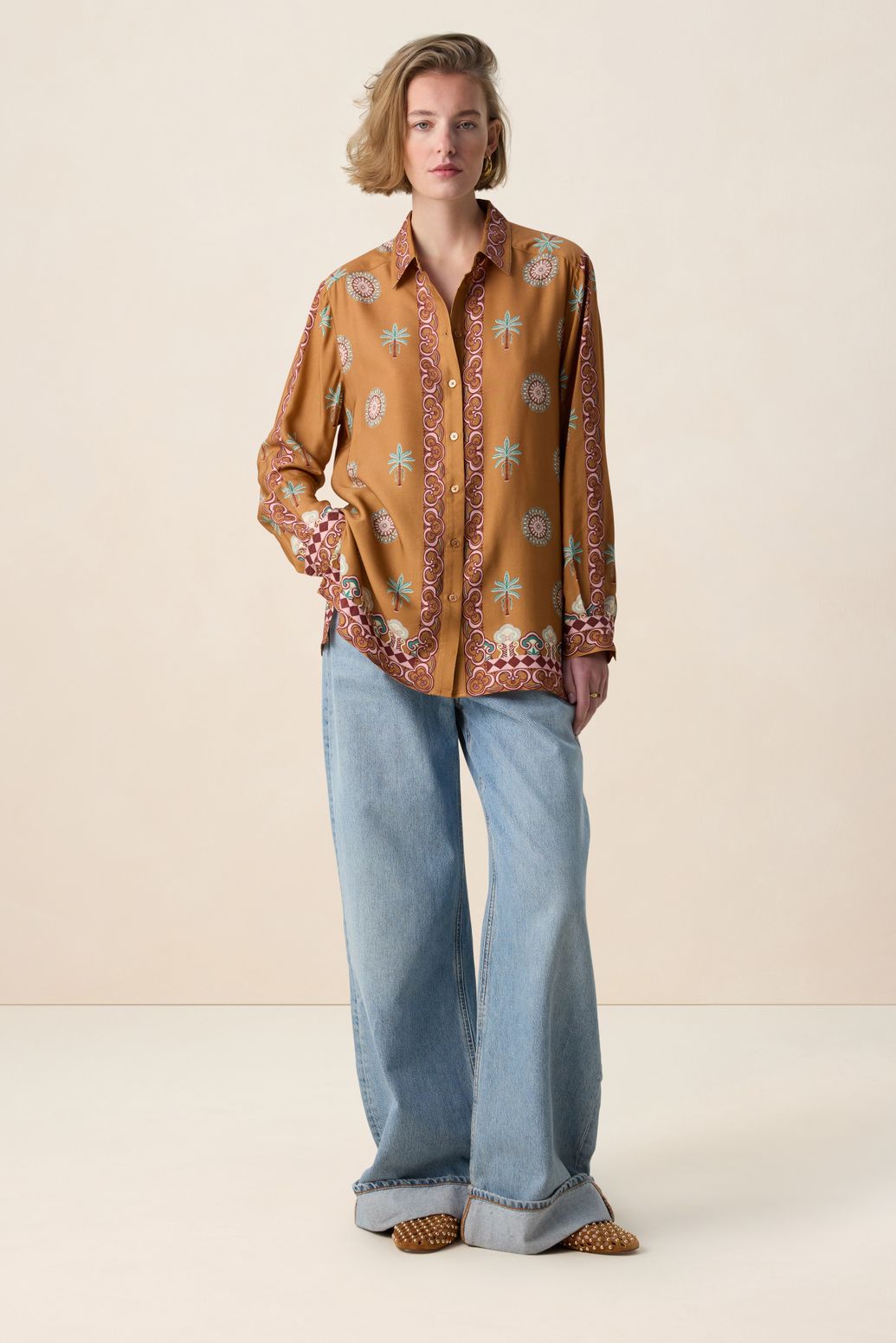 Bluse mit Palmenmuster - braun