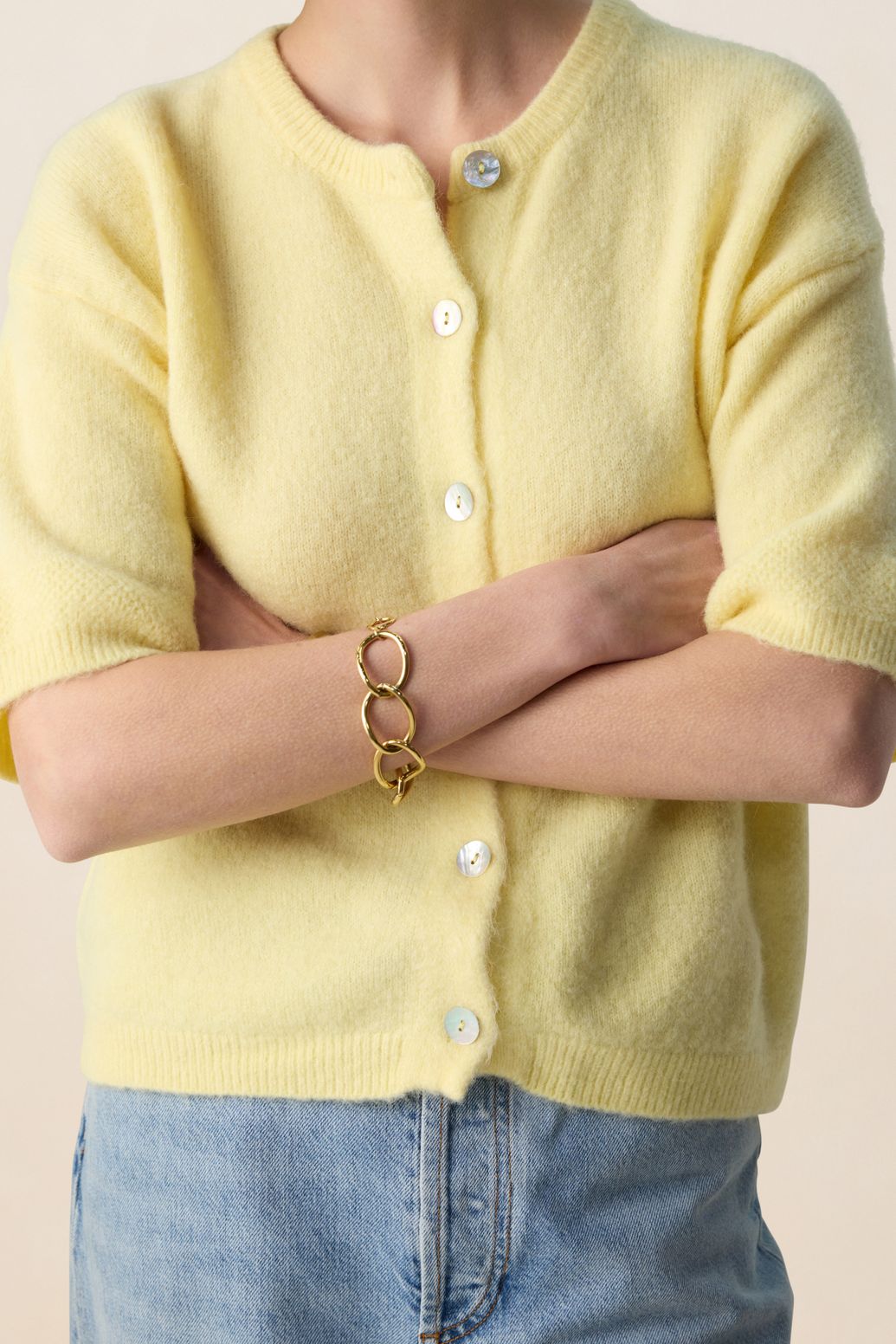 Lichtgeel gebreid vest