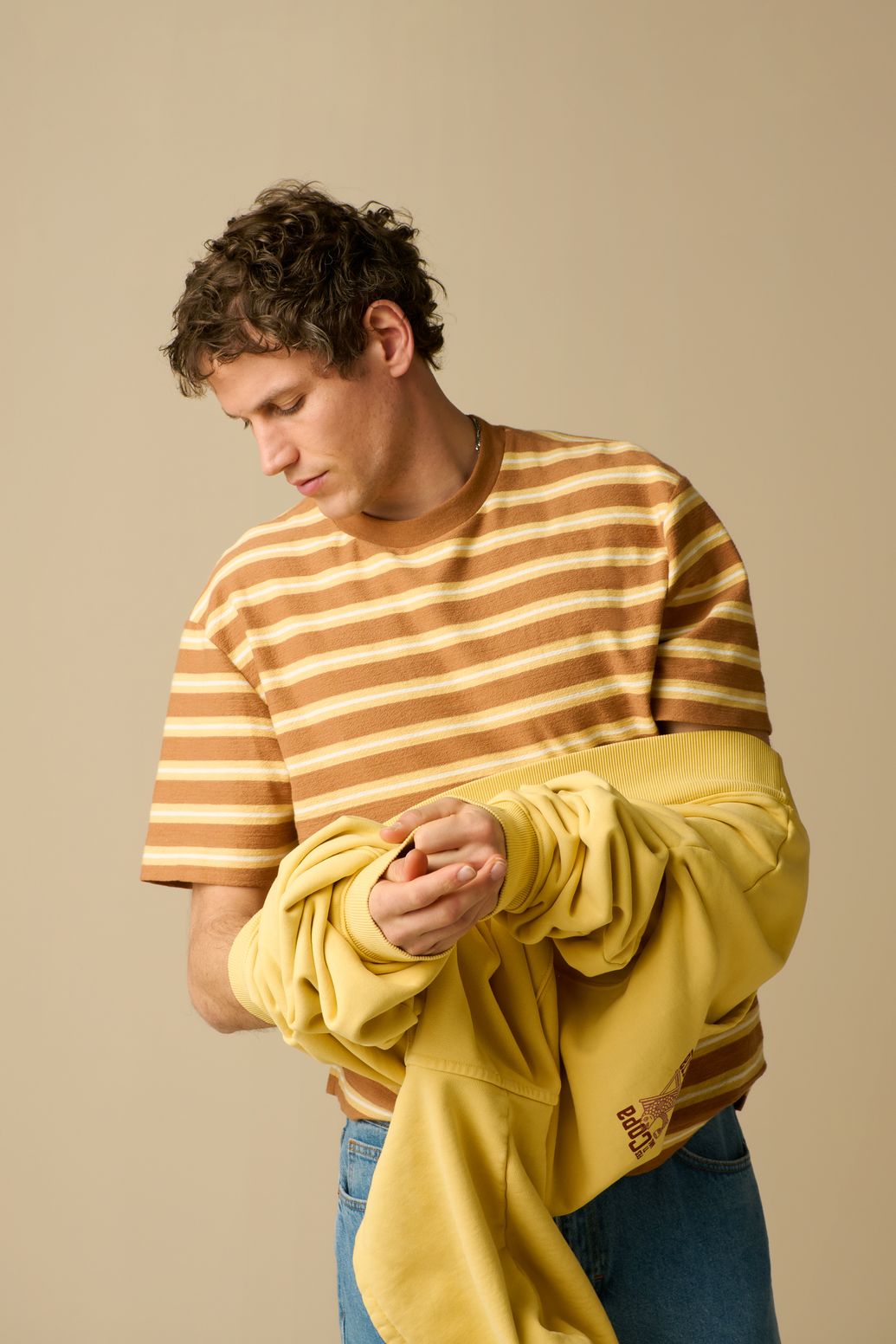 Hoodie mit Artwork-Print - gelb