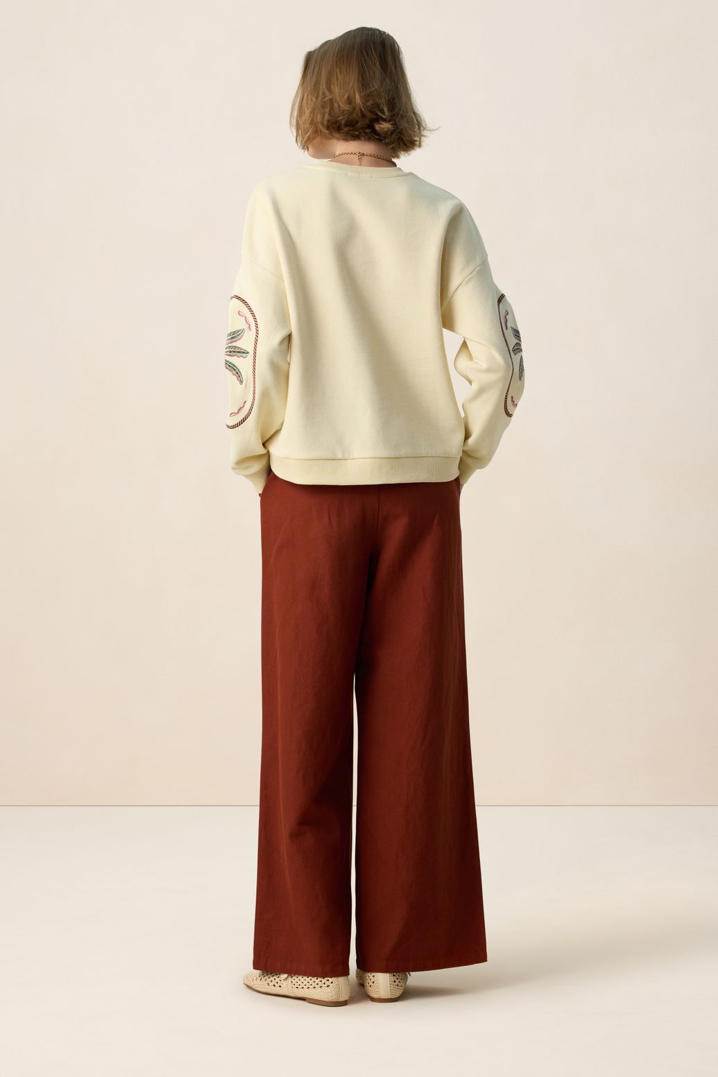 Lichtgele sweater met embroidery