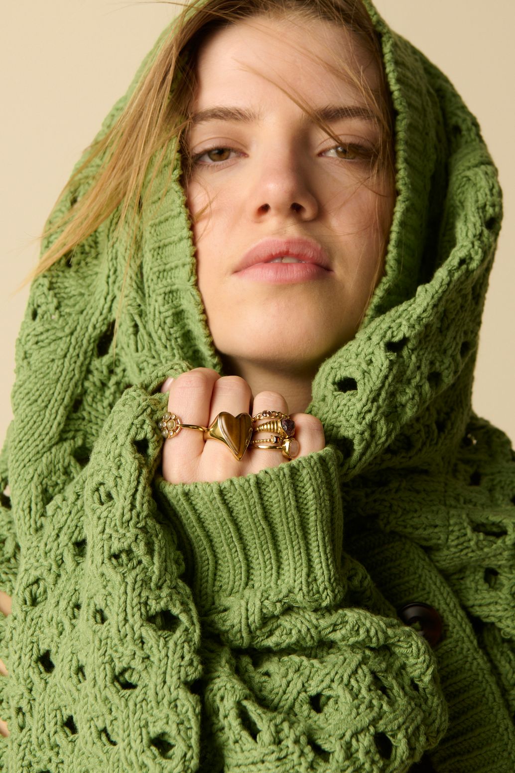 Strickjacke mit Lochmuster - grün