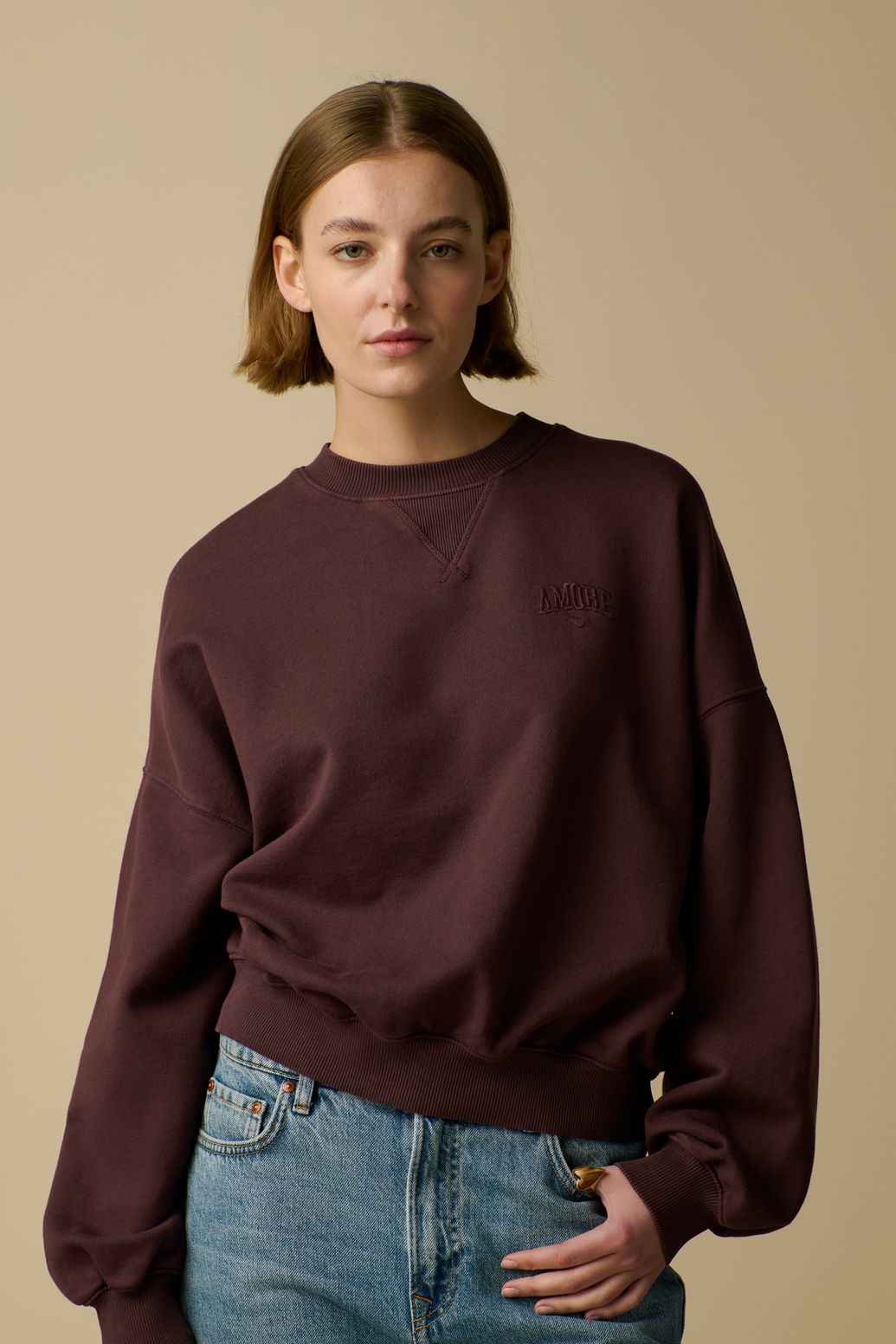 Donkerbruine sweater met embroidery