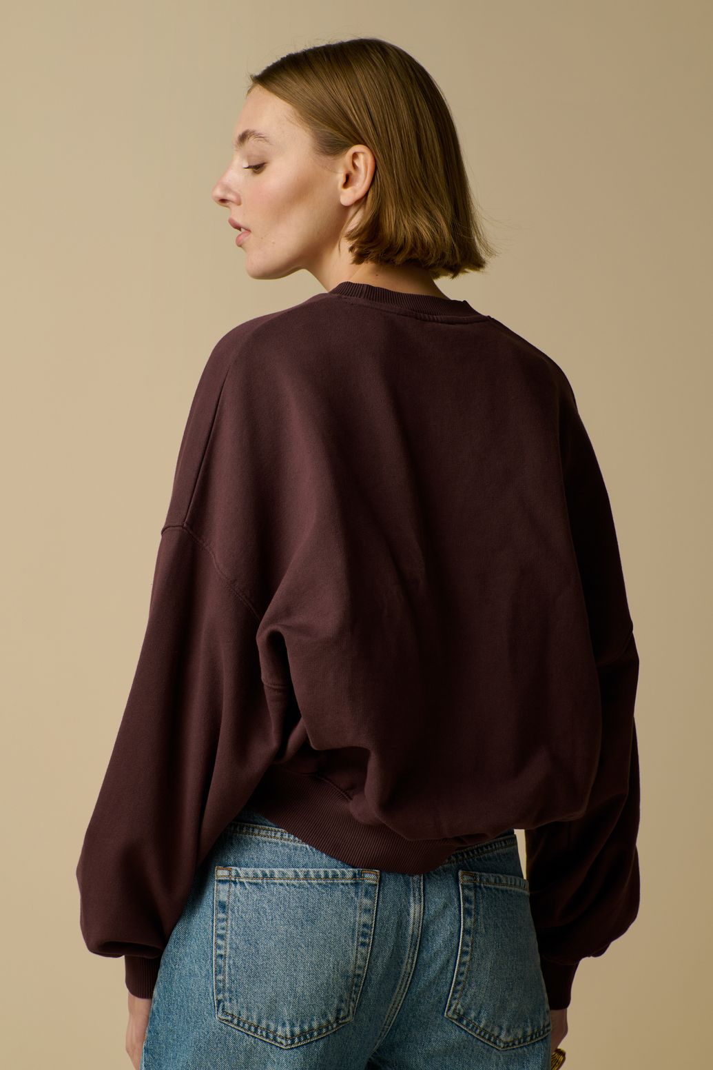 Donkerbruine sweater met embroidery