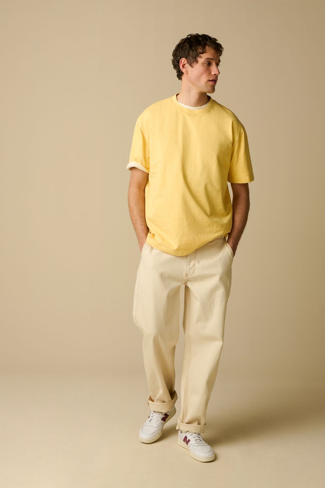 T-Shirt mit Artwork-Print - gelb