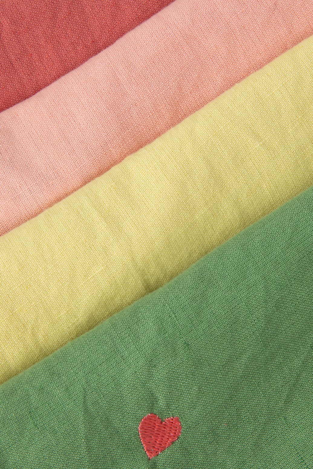 4er-Set Servietten mit Herzstickerei - mehrfarbig