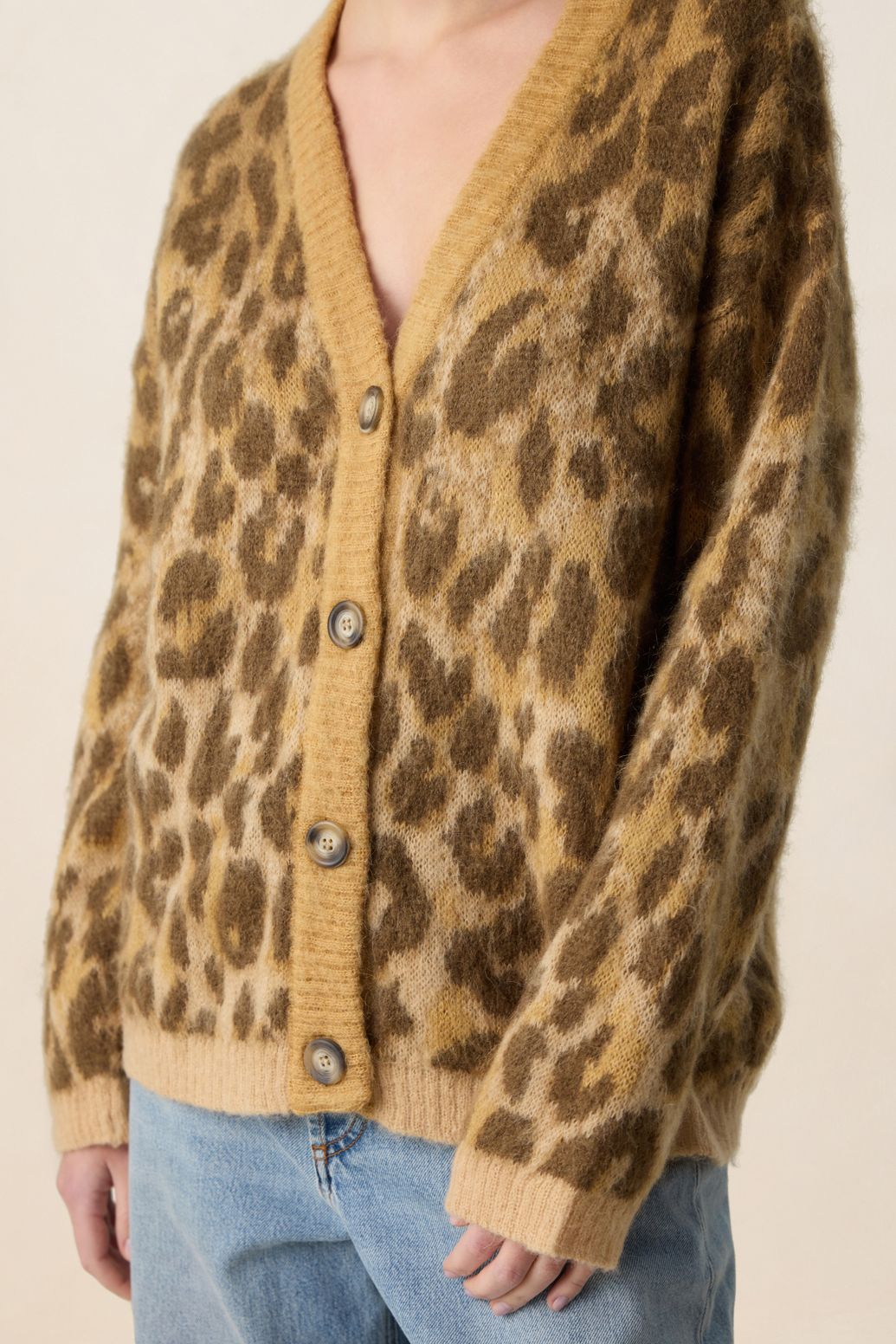 Bruin jacquard vest met leopard print