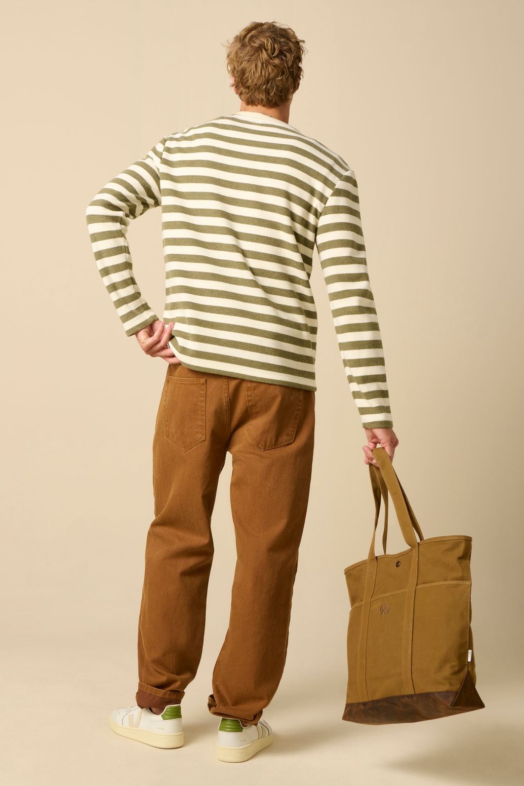 Loose Fit Jeans mit mittelhoher Taille - braun