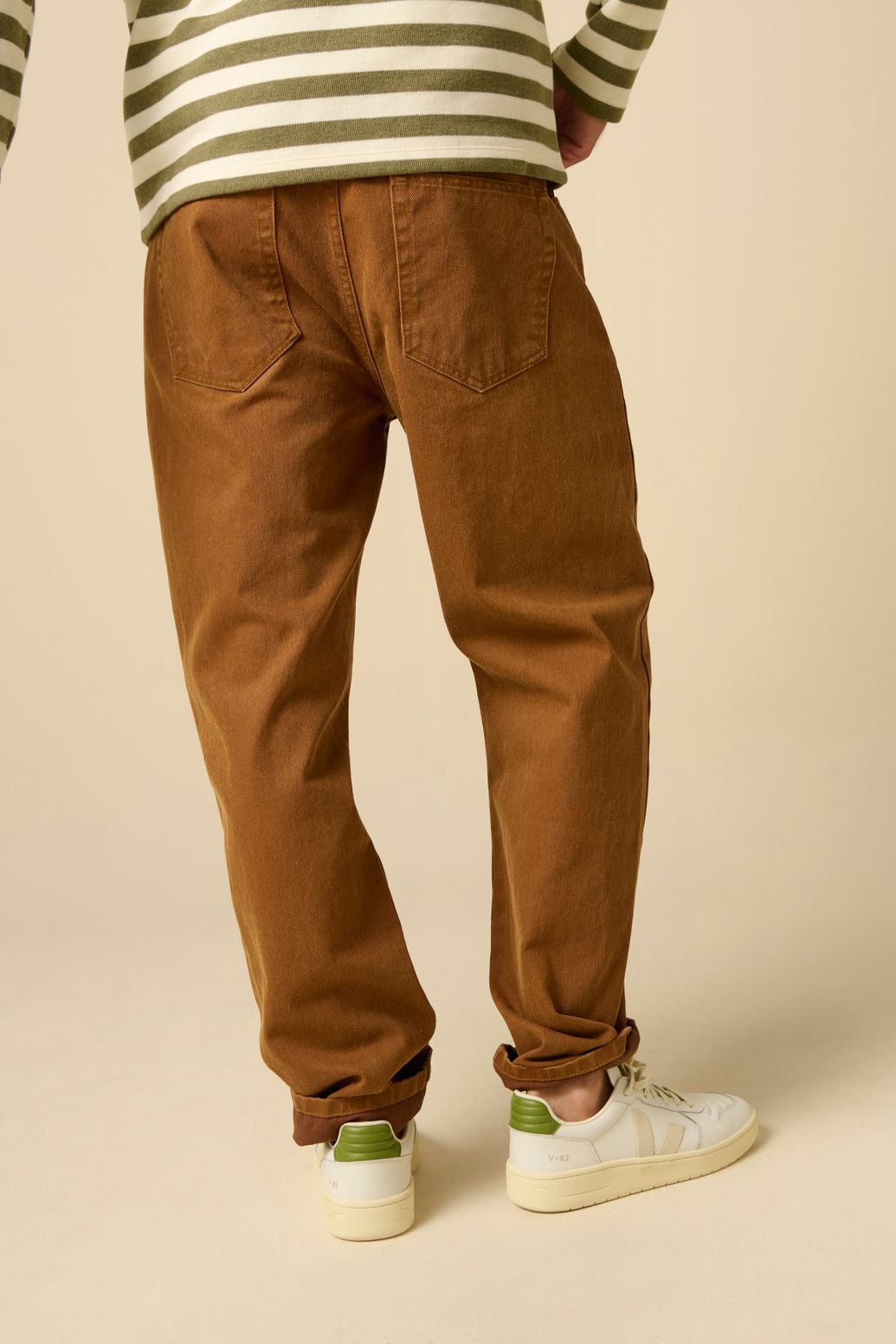 Loose Fit Jeans mit mittelhoher Taille - braun