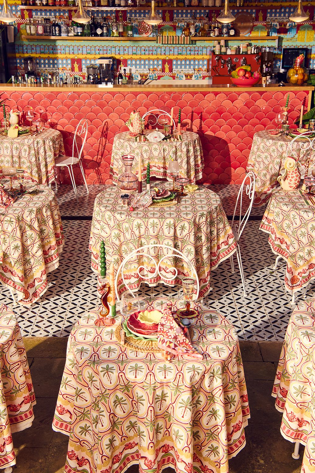 Tischdecke mit Palmenmuster (140x220 cm) - mehrfarbig