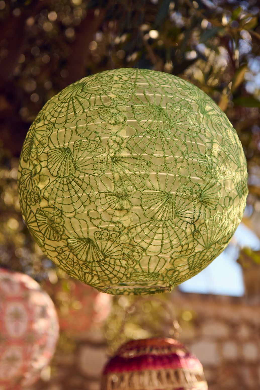 Groene lampion met embroidery medium