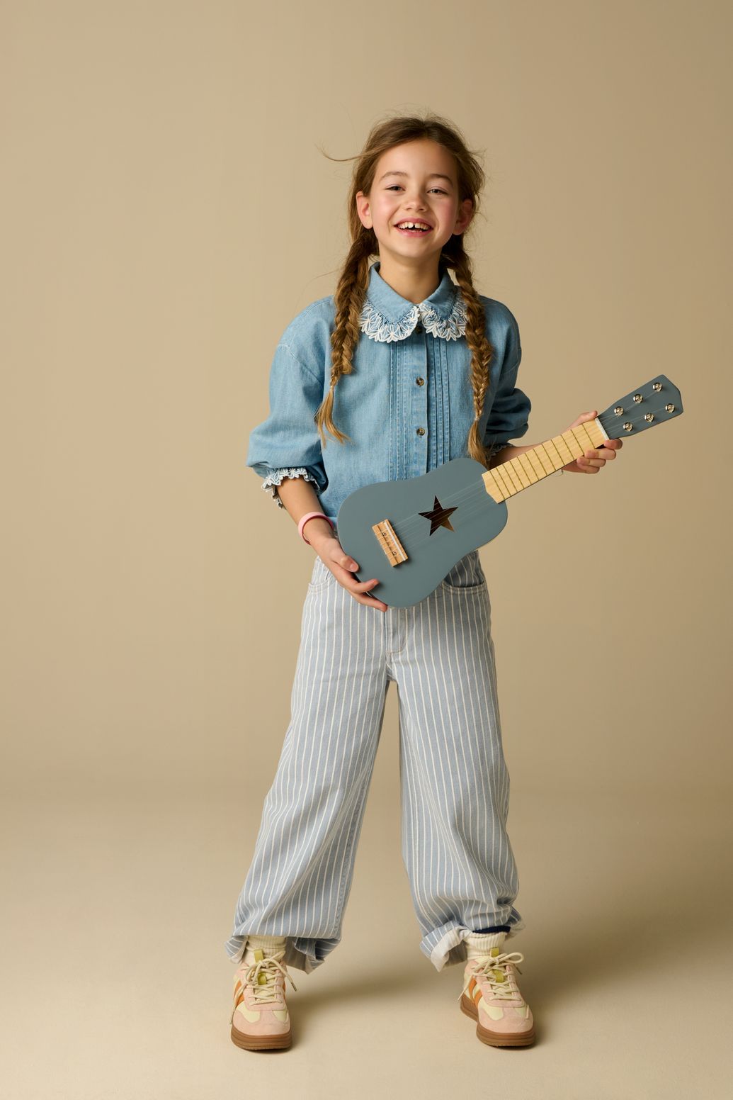 Kids concepts donkergrijze speelgoed gitaar