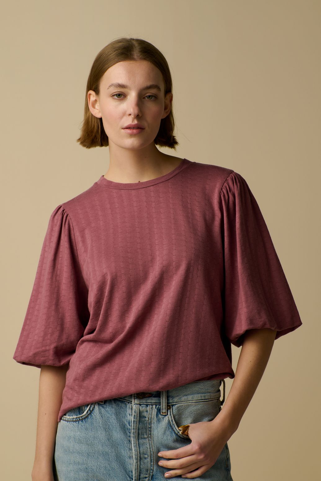 Donkerroze t-shirt met pofmouwen