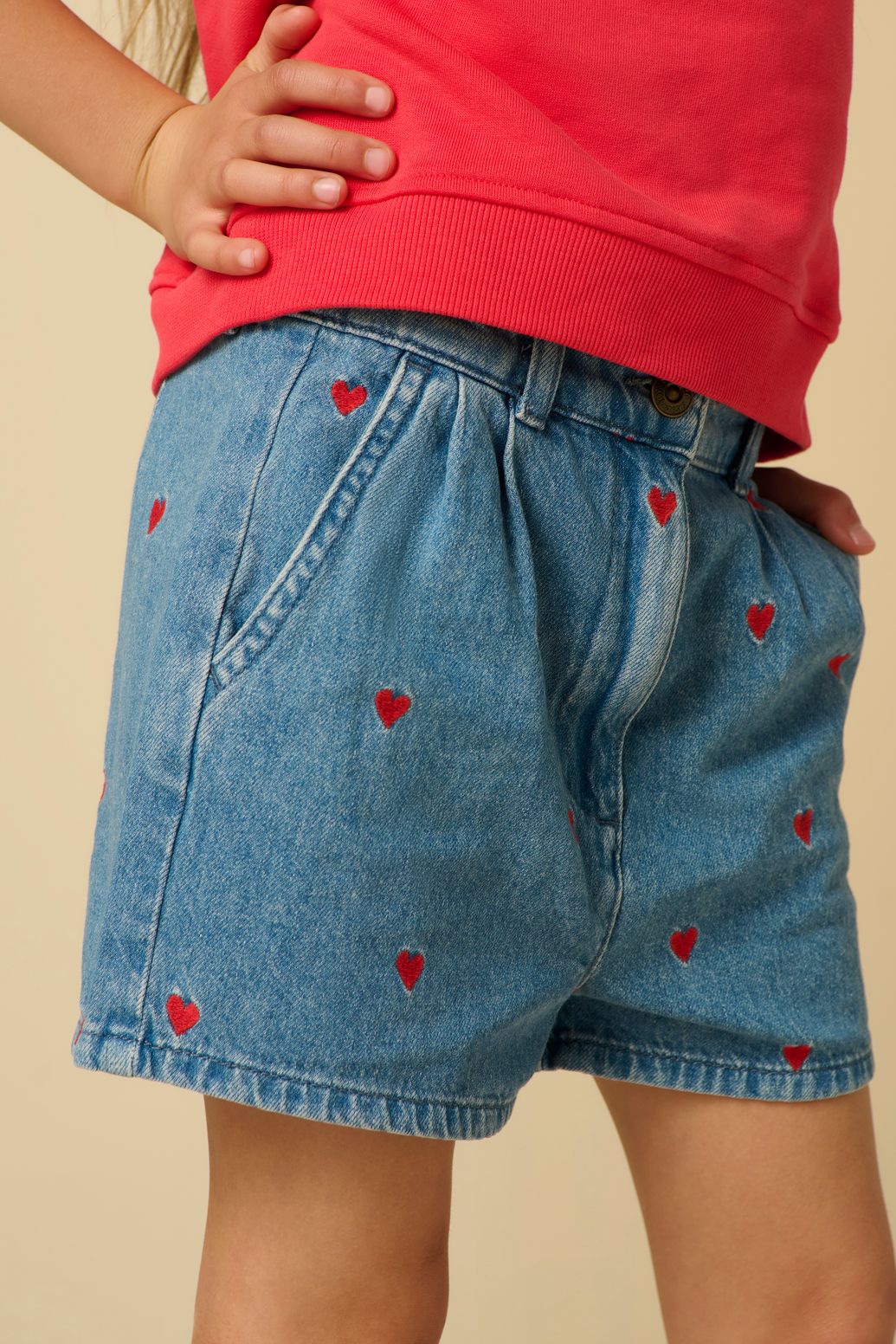 Ärmelloser Sweater mit Stickerei-Detail - rot