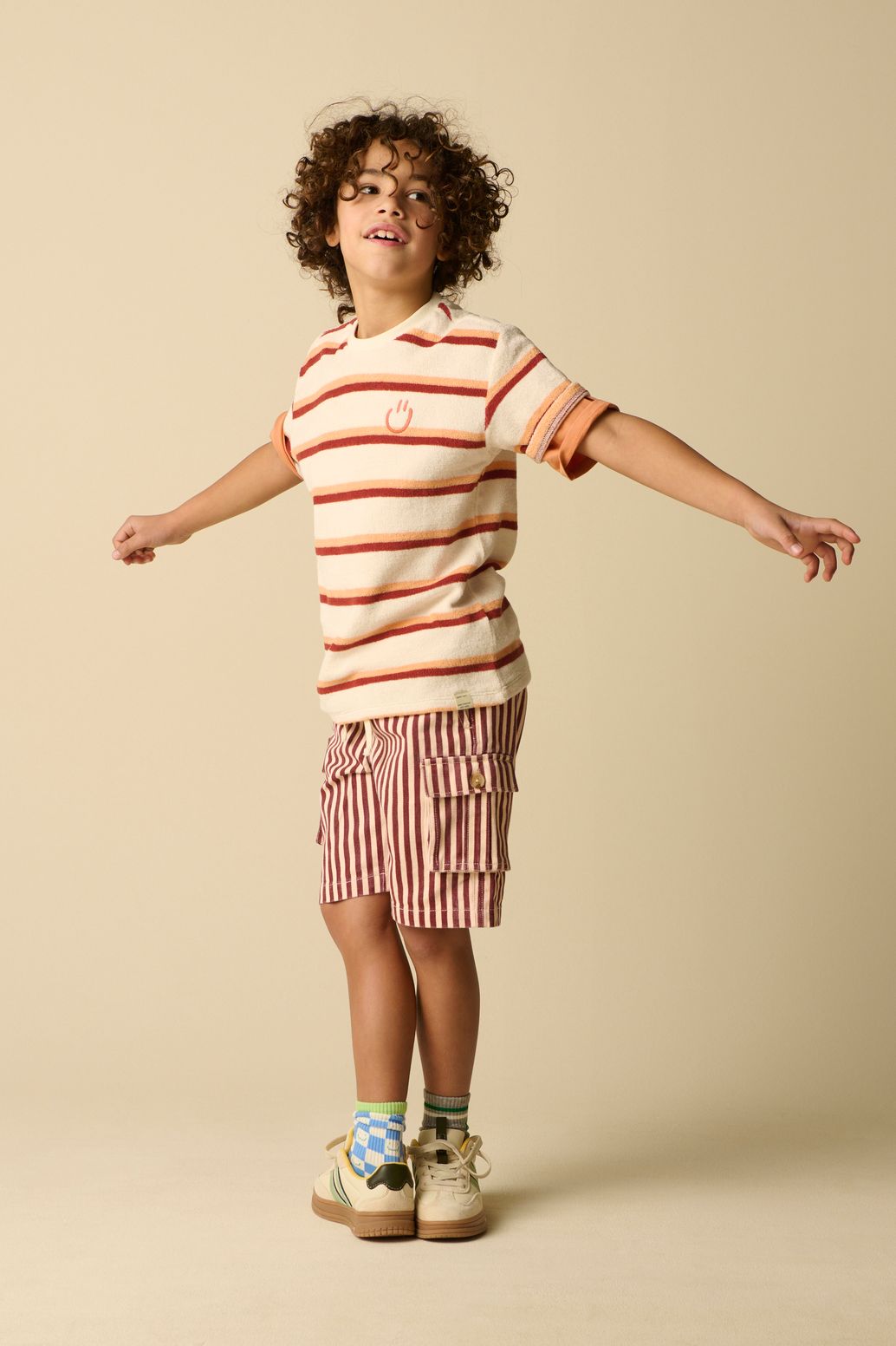 Gestreifte Twill-Shorts - dunkelrot