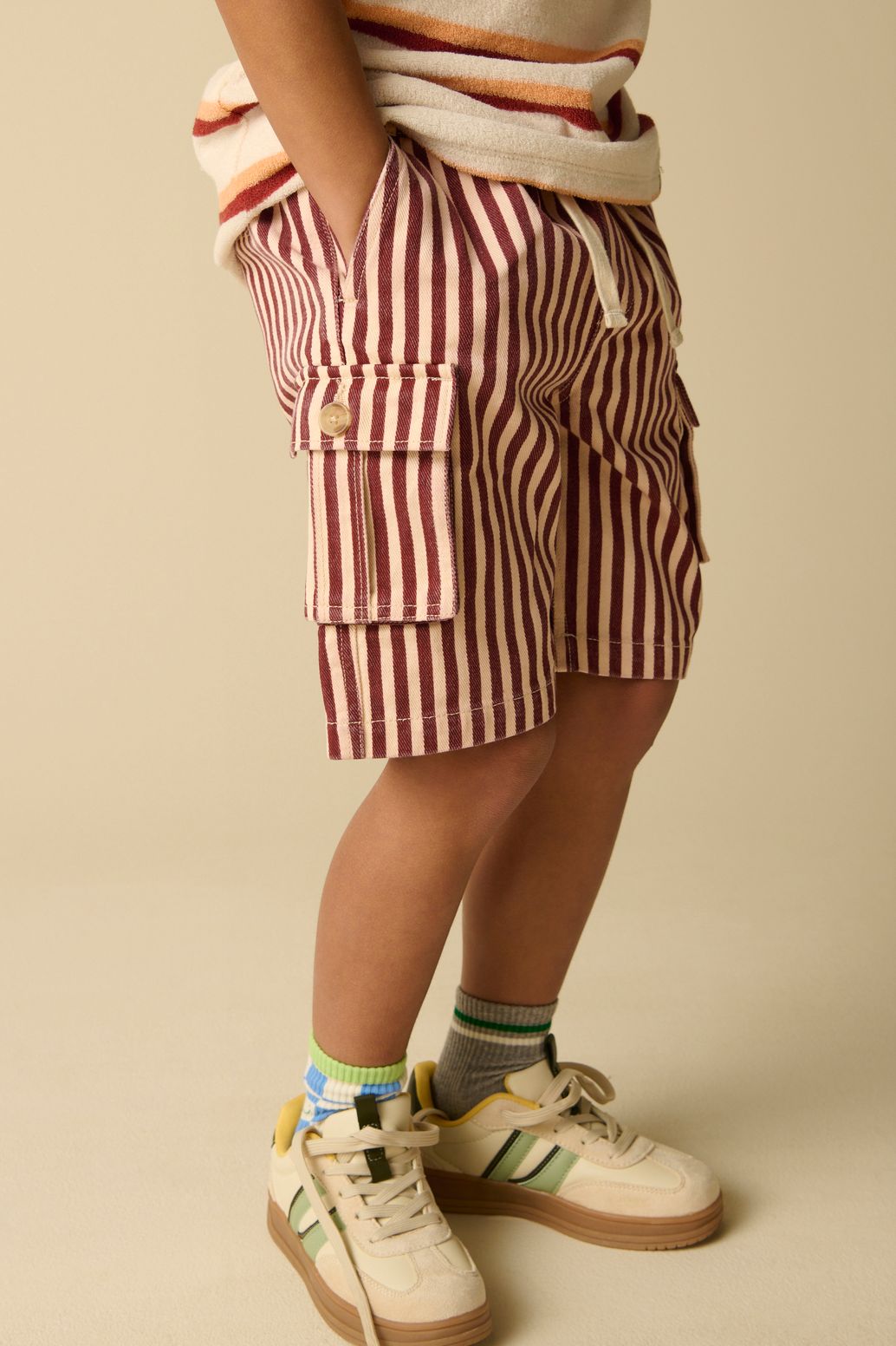 Gestreifte Twill-Shorts - dunkelrot