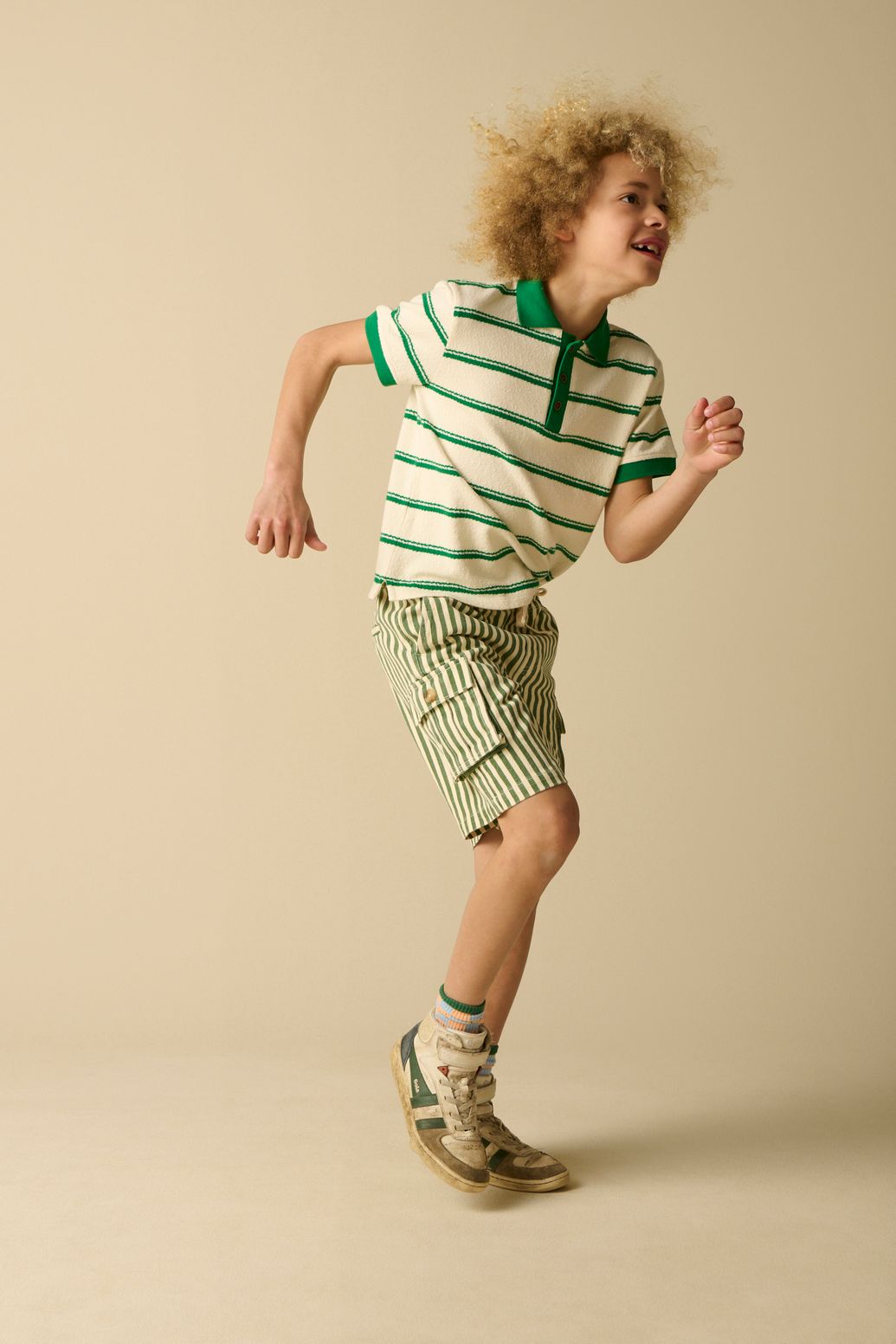 Donkergroene twill short met strepen