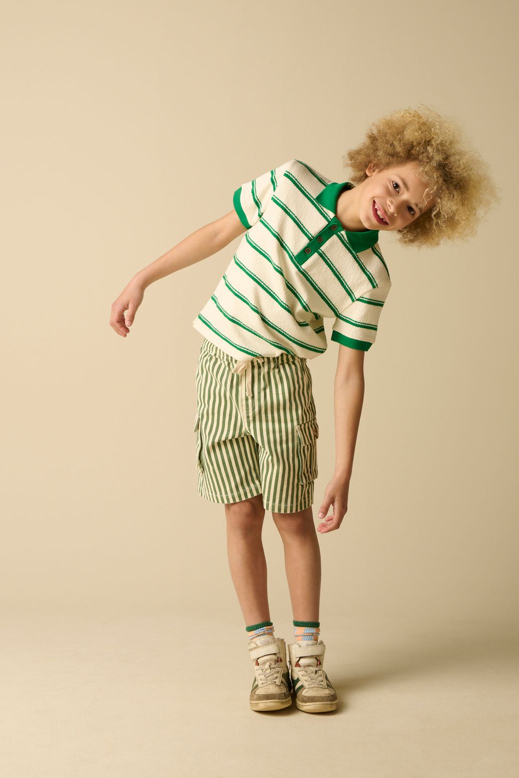 Donkergroene twill short met strepen