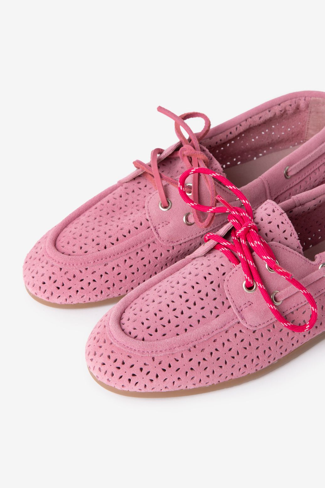 Chaussures bateau ajourées en daim - rose