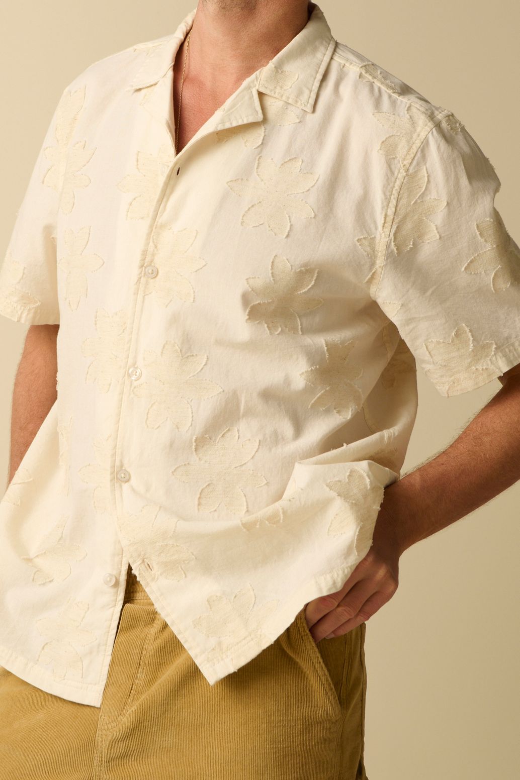 Jacquard-Hemd mit Blumen - beige