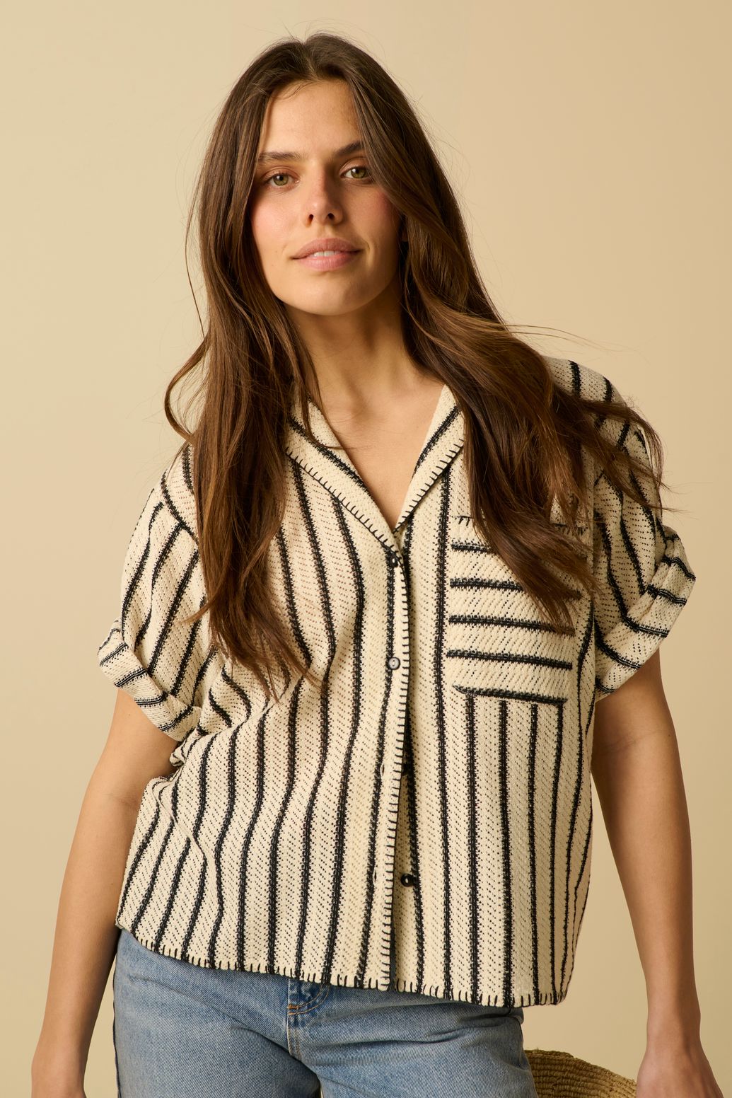 Gestreifte Strickjacke - weiß