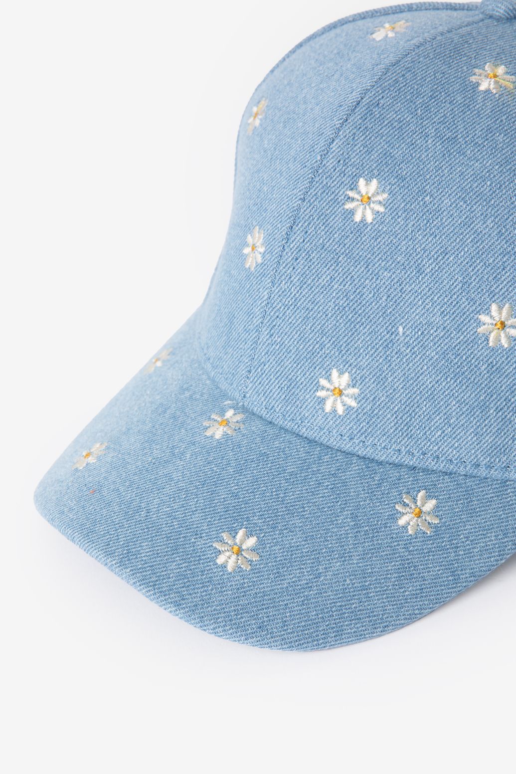 Blauwe denim pet met bloemen