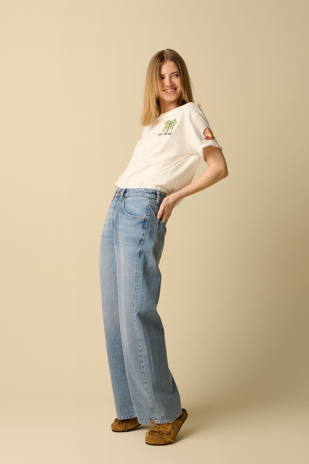 T-Shirt mit Stickerei - weiß